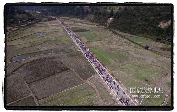 1700桌合攏宴，總長3.7公里，10380人同桌就餐，創(chuàng)歷史之最