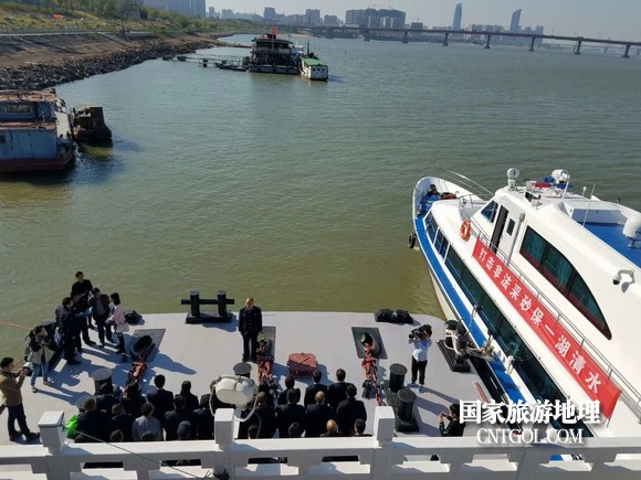 江西開展呵護(hù)一湖清水，嚴(yán)厲打擊非法采砂行動(dòng)（圖）