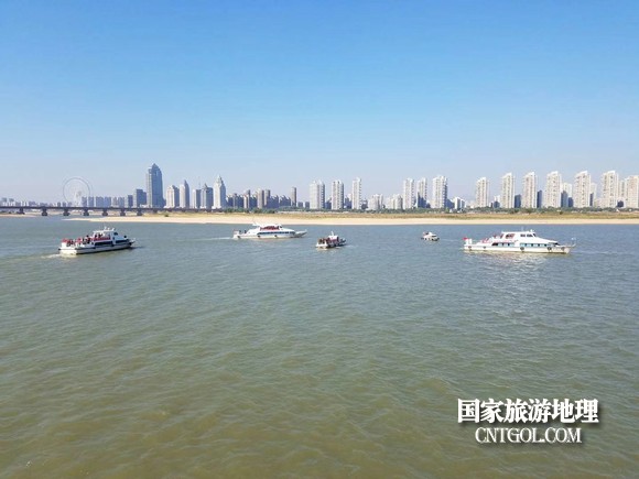 江西開展呵護(hù)一湖清水，嚴(yán)厲打擊非法采砂行動(dòng)（圖）